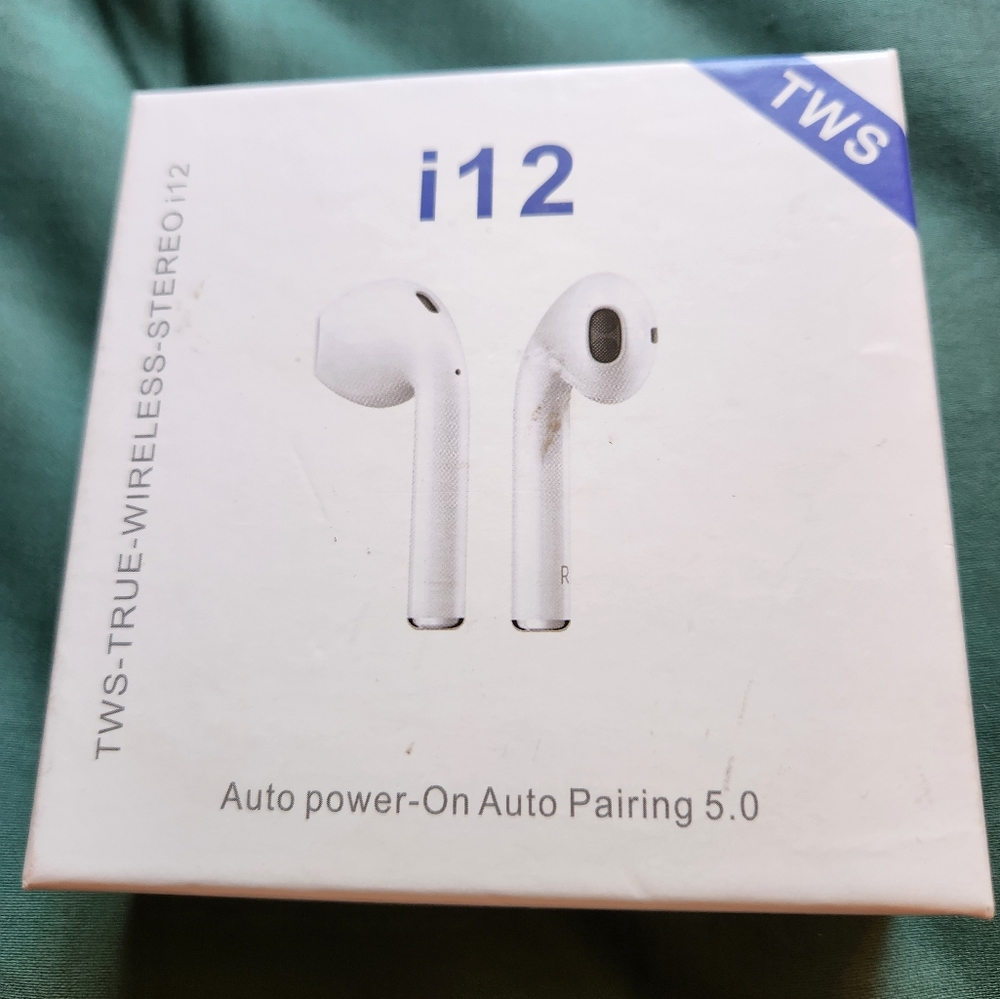 One Pair of i12 TWS-TRUE-WIRELESS-STEREO i12 earbuds